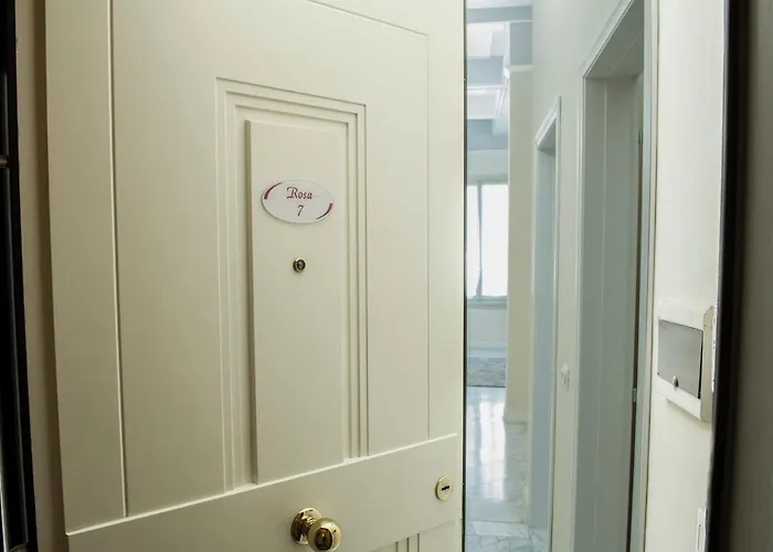 Cavour Rosa Apartment By Mamo Florence