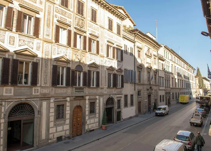 Cavour Rosa Apartment By Mamo Florence